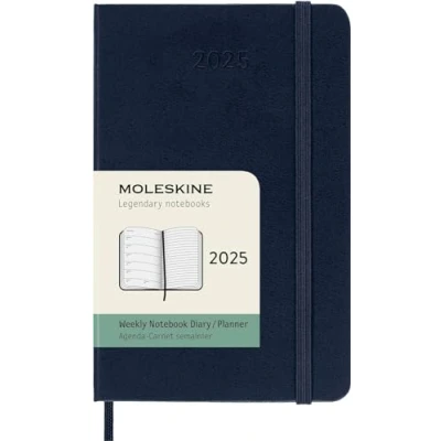 Immagine di Moleskine Weekly Planner, Agenda Settimanale con Spazio per Note 12 Mesi 2025, Copertina Rigida e Chiusura Elastica, Colore Blu Zaffiro, Formato Pocket 9x14 cm