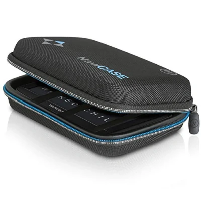 Immagine di Wicked Chili Custodia per dispositivi di Navigazione Compatibile con Garmin Drive e Tomtom Navis da 4,3 5 Pollici (Dimensioni massime: 15 x 10 4,5 cm) Nero