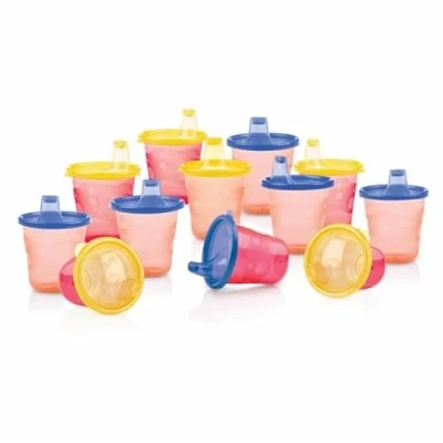 Immagine di Nuby Set di bicchieri, 12 tazze con coperchio, 210 ml, colori assortiti, confezione da 2
