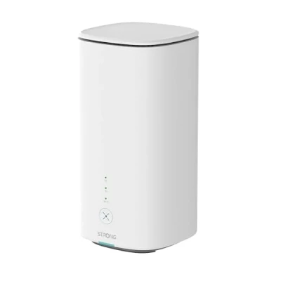 Immagine di STRONG 5GROUTERAX3000 Wifi6 connettete i vostri dispositivi sia wireless che cablati. 2 porte da 2,5 gigabit. Porta RJ11. Modem ultraveloce per una copertura elevata