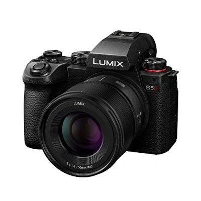 Immagine di Panasonic LUMIX DC S5 II, Corpo Macchina Mirrorless Full Frame con 50mm F1.8 Lenti, Registrazione Video 4K 60P e 6k 30P Illimitata, Schermo Ribaltabile, Wi Fi, AF Ibrido di Fase, IS Attivo, Nero