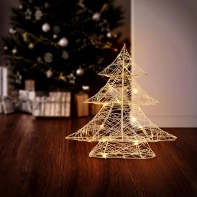 Immagine di ECD Germany Albero di Natale con Illuminazione a 20 LED Luce Bianco Caldo Decorazione Natalizia 30 cm in Metallo Oro Timer 6 ore ON 18 OFF e Batterie Design Creativo