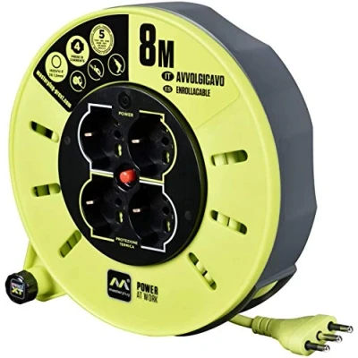 Immagine di Masterplug Pro XT Avvolgicavo 8 metri, 4 Prese Universali prolivalent: Bipasso, EU, Schuko, Prolunga Elettrica 16A, Indicatore LED, Cavo Alta Visibilità