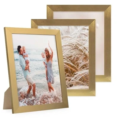 Immagine di PHOTOLINI cornici 20x25 cm oro legno MDF, set di 3 larghe, moderne, plexiglass infrangibile, da tavolo o parete, accessori extra per una parete dal look raffinato