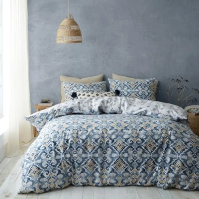 Immagine di Pineapple Elephant Inara Ikat, set copripiumino reversibile per letto king size, con federe, blu indaco