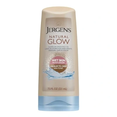 Immagine di Jergens Natural Glow Idratante sotto la doccia, carnagione medio abbronzata, lozione per pelle umida da 7,5 once, sigilla l&#039;idratazione con un colore progressivo e impeccabile