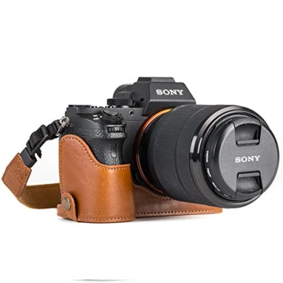 Immagine di MegaGear Sony Alpha A7S II, A7R A7 II Ever Ready Custodia metà copertura in finta pelle per Fotocamera con Tracolla Marrone chiaro MG1125