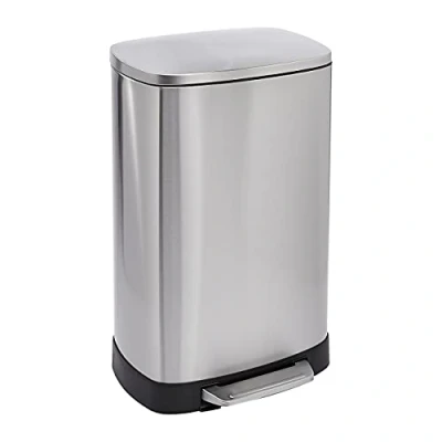 Immagine di Amazon Basics Cestino per rifiuti rettangolare con chiusura silenziosa e base rialzata, 50 litri, Argento