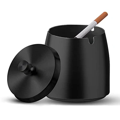 Immagine di Posacenere Esterno Portatile in Acciaio Inox con Coperchio, Portacenere Sigaro Chiuso Antivento Antiodore Cigar Ashtray, Moderno Grande Metallo per Interno Giardino Balcone Terrazzo (Nero)