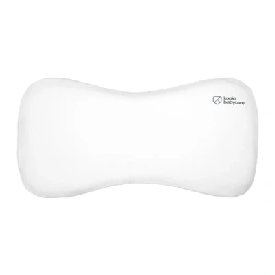 Immagine di Cuscino Neonato Plagiocefalia fino a 36 Mesi Sfoderabile (con due Federe) per il lettino Aiuta prevenire e trattare la Testa Piatta in Memory Foam Bianco Design Registrato KBC®
