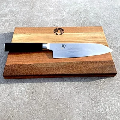 Immagine di Kai Shun Set di coltelli Classic Serie Coltello Santoku DM 0702 giapponese ultra affilato + 100% tagliere fatto a mano unico