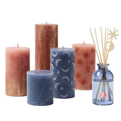 Immagine di Bolsius Set regalo di candele rustiche Secret Forest Scatola con 5 e 1 diffusore a bastoncino, lunga durata combustione, candela per la casa, decorazione d&#039;interni, cera