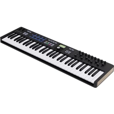 Immagine di Arturia KeyLab Essential 61 mk3 Controller MIDI a tastiera per la produzione musicale tasti, 9 encoder, fader, 1 Modulation Wheel, rotellina del Pitch Bend, 8 pad Nero