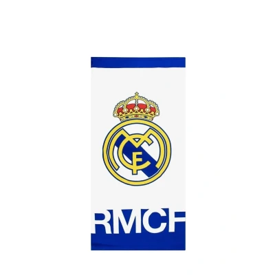 Immagine di Asciugamano Real Madrid ufficiale con design esclusivo, scudo e colori del club, ideale per spiaggia, piscina, bagno o sport, accessorio pratico gli appassionati di calcio