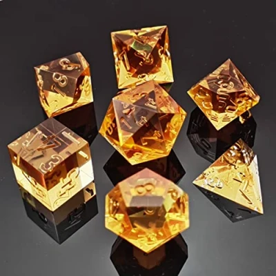Immagine di Bescon Crystal Clear (Unpainted) Sharp Edge DND Dice Set of 7, Razor Edged Polyhedral D&amp;D for Dungeons and Dragons Role Playing Games, Amber Color