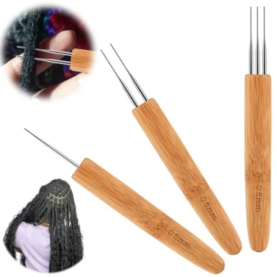 Immagine di Uncinetti per Dreadlocks Needle 3 Pezzi Strumenti Creare Dreadlock Hook Tool Uncinetto Capelli Crochet Bamboo Gancio con Manico in Bambù Ago Tessitura