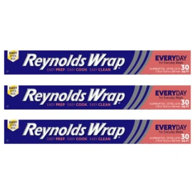 Immagine di Reynolds Classic Kitchen Foil Foglio di alluminio stagnola per cucinare, barbecue, arrostire Confezione da 3 rotoli 304 mm x 9,14 m L&#039;imballaggio può variare