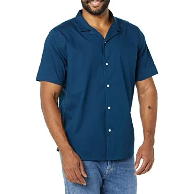 Immagine di Amazon Essentials Camicia da Vacanza a Maniche Corte con Bottoni dalla vestibilità Aderente Uomo, Blu Marino, L
