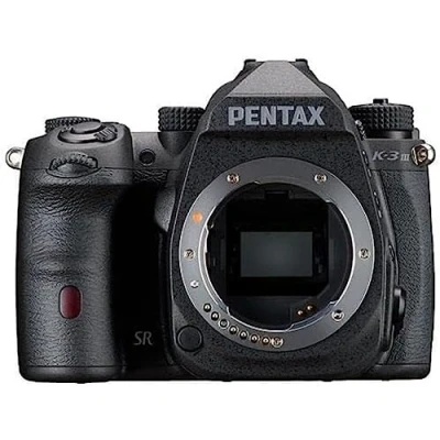 Immagine di Il Corpo monocromatico nero dell’ammiraglia APS C Reflex digitale implementa le seguenti tecnologie: mirino ottico con campo visivo del 100%