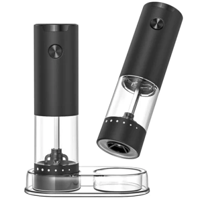 Immagine di CIRCLE JOY Set Macina Sale e Pepe Elettrici Macinaspezie a Batteria con Base, Contenitore Trasparente Lavabile da 95ml, Luce LED Bianca Grossolanità Regolabile, Nero
