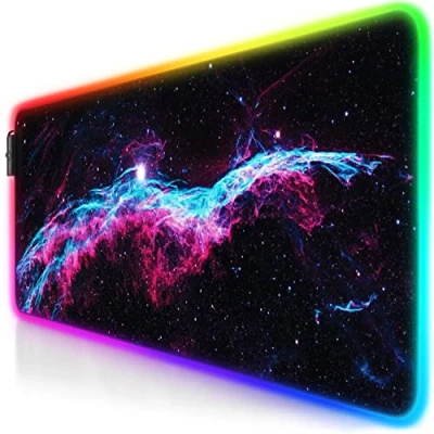 Immagine di TITANWOLF RGB Tappetino per Mouse da Gioco XXL Pad Gaming 800x300mm 11 LED Colori e Effetti di Luce Precisione velocità Lato Inferiore gommato Lavabile Nebulosa Velo Viola Blu