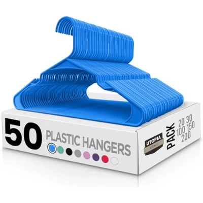 Immagine di Utopia Home (50 pezzi) grucce robuste in plastica (42 cm) Durevole, sottile e feltro di alta qualità per l&#039; armadio Ideato t shirt, abiti, camicette, pantaloni, giacca (Blu)