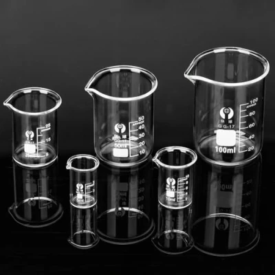 Immagine di HATANSE 5 Pezzi Becher Graduato in Vetro Borosilicato 5ml 10ml 25ml 50ml 100ml Forma Bassa per Laboratorio Esperimento Chimico Medicina