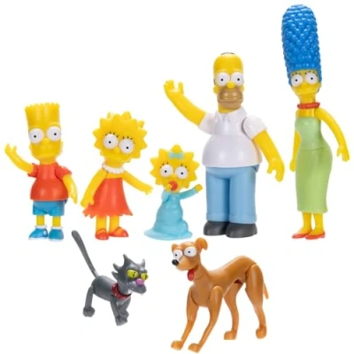 Immagine di The Simpsons multipack di action figure da 6 cm. Contiene tutta la famiglia Simpson: Homer, Marge, Bart, Lisa, Maggie, Piccolo aiutante Babbo Natale e Palla neve.