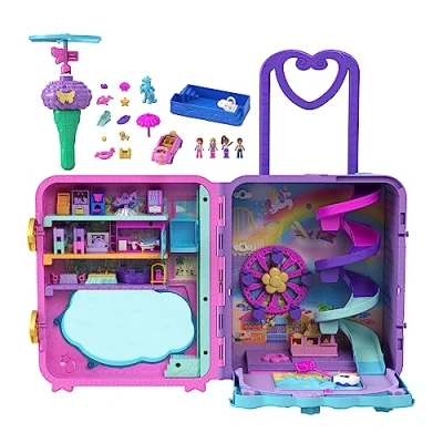 Immagine di Polly Pocket Pollyville Trolley Resort Vacanze, playset apribile con 3 località diverse, include 4 bambole, 1 veicolo e 25 accessori, giocattolo per bambini, 4+ anni, HKV43