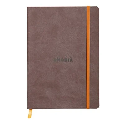 Immagine di Rhodia 117403C Taccuino morbido Rhodiarama, A5 (14,8x21 cm), 160 pagine, a righe, carta Clairefontaine avorio 90 g / m², segnalibro, chiusura con elastico, copertina in similpelle cioccolato