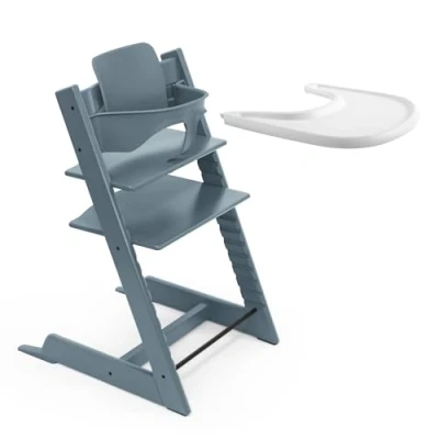 Immagine di Seggiolone Stokke Tripp Trapp (Fjord Blue) con vassoio (Bianco) Include sedia Trapp, Baby Set 2 per bambini da 6 a 36 mesi e Regolabile, ergonomico facile pulire