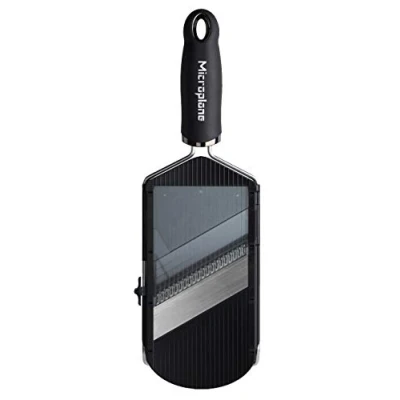 Immagine di Microplane Mandolina regolabile con accessorio julienne lame affilate in acciaio inossidabile nero, proteggi dita incluso