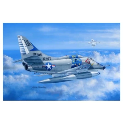 Immagine di Hobbyboss A 4E Sky Hawk Kit Modello in plastica, Colore Trasparente, Blu Marino, 1:48 Scale, 81764