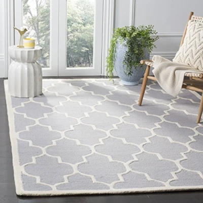 Immagine di SAFAVIEH Tappeto Geometrico per Soggiorno, Sala da pranzo, Camera letto Cambridge Collection, A Pelo Corto, Argento e Avorio, 122 X 183 cm