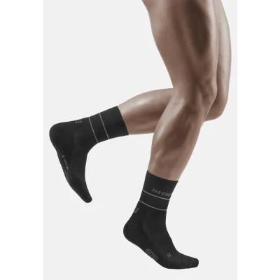 Immagine di CEP Men Reflective Mid Cut Socks Abbigliamento da Running Black Silver III