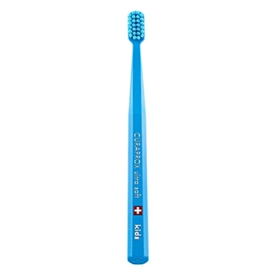 Immagine di Curaprox CS Kids Toothbrush Spazzolino manuale per bambini con 5500 setole CUREN ultra morbide e testina piccola Colore casuale