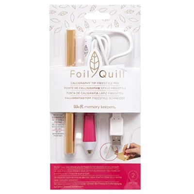 Immagine di We R Memory Keepers Calligraphy Tip Penna Foil Quill Freestyle, Punta per Calligrafia, con 1 Rotolo di Lamina Color Oro, la Creazione Biglietti, Scrapbooking e Bullet Journal, Pink, 0,5 mm