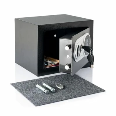 Immagine di InnovaGoods Cassaforte Elettronica in Acciaio Rinforzato, Doppio Sistema di Sicurezza, Combinazione Digitale 4 Cifre, Portatile e Multiuso, Nero, Lega