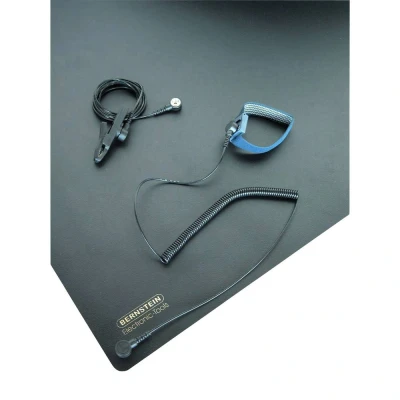 Immagine di Bernstein Tools for Electronics 9 360 Kit tappetini ESD da tavolo Nero (L x L) 900 mm 610 incl. Cavo di messa a terra, Braccialetto