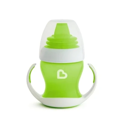 Immagine di Munchkin Gentle Transition Tazza per bambini con manici e coperchi, senza BPA, lavabile in lavastoviglie, a prova di perdite, silicone, dai 4 mesi su, 118 ml, verde