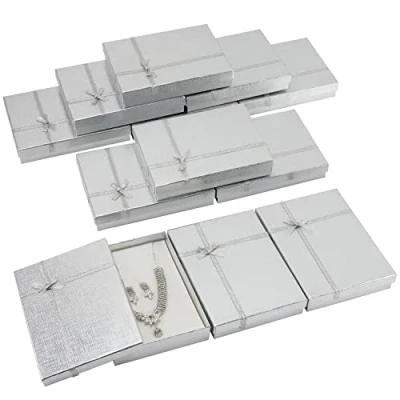 Immagine di Kurtzy Set da 12 Scatola Regalo con Coperchio in Cartone Argento per Gioielli 16 x 3 cm e Fiocco Abbinato Orecchini, Collane, Braccialetti Anelli