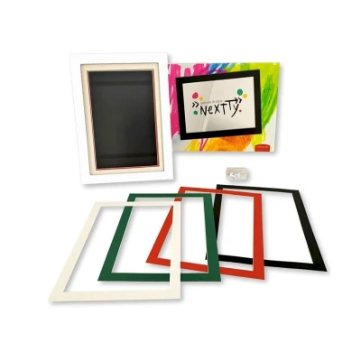 Immagine di JUEGACONMIGO NEXTTY Cornice per disegni bambini. arte bambini apertura frontale, formato A4. Conservazione fino a 100 fogli. decorazione casa (bianco)