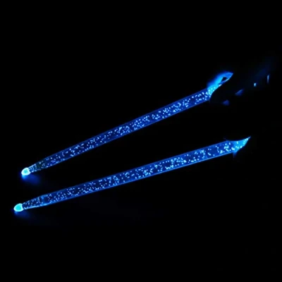 Immagine di Bacchette luminose a LED per batteria in acrilico nottilucente luminosa divertirsi casa