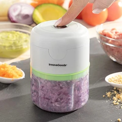 Immagine di InnovaGoods® Echoppie, mini tritatutto portatile, pratico e versatile, ideale per tritare frutta, verdura, frutta secca, 3 lame in acciaio inox, capacità 150 ml, 45 W di potenza