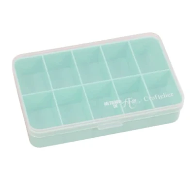 Immagine di Craftelier Mini scatola organizer con 10 scomparti per materiali di scrapbooking Colore trasparente e blu turchese Dimensioni 14,6 x 9,1 3,2 cm (5,75&quot; 3,6&quot; 1,25&quot;).