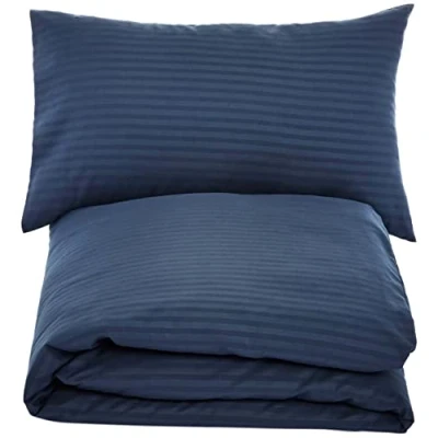 Immagine di Amazon Basics Set di elegante copripiumino in microfibra, con una federa 135 x 200 cm, Blu Navy, A strisce