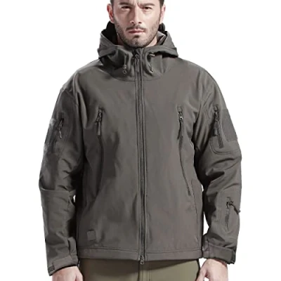 Immagine di FREE SOLDIER Giacche Militari Softshell da Uomo Fodera in Pile Esterno Giacca Antivento Impermeabile con Cappuccio tattiche Calde Multitasche per Escursioni di Caccia (Grigio,L)