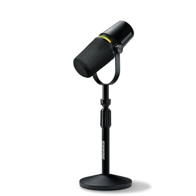 Immagine di Shure MV7+ Microfono per Podcast con un’asta microfonica Audio avanzato, pannello a sfioramento LED, uscite USB C e XLR, modalità livello automatico, filtro pop digitale, effetti di riverbero Nero