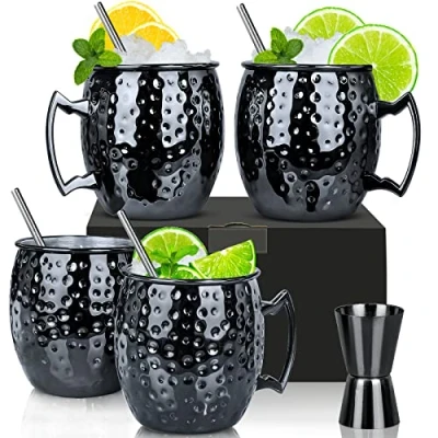 Immagine di Moscow Mule Set di 4 tazze con doppio jigger, in acciaio inox placcato nero, 18oz, perfetto per bevande fredde pezzi, colore nero.