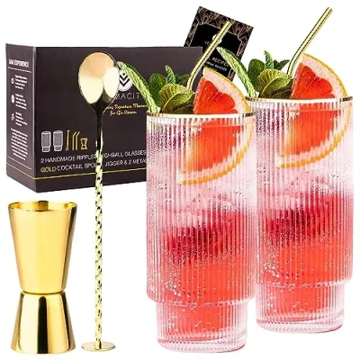 Immagine di Set di 2 Bicchieri Gin Tonic Particolari Rigati con Bordi Dorati Cocktail Alti Cannucce, Cucchiaino e Misurino in Oro Ricetta PDF Kit Regalo Bicchiere